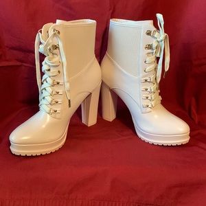 Shoe dazzle cream colored boots